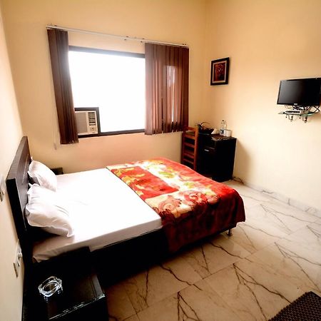 Hotel Mehra Inn Amritsar Esterno foto