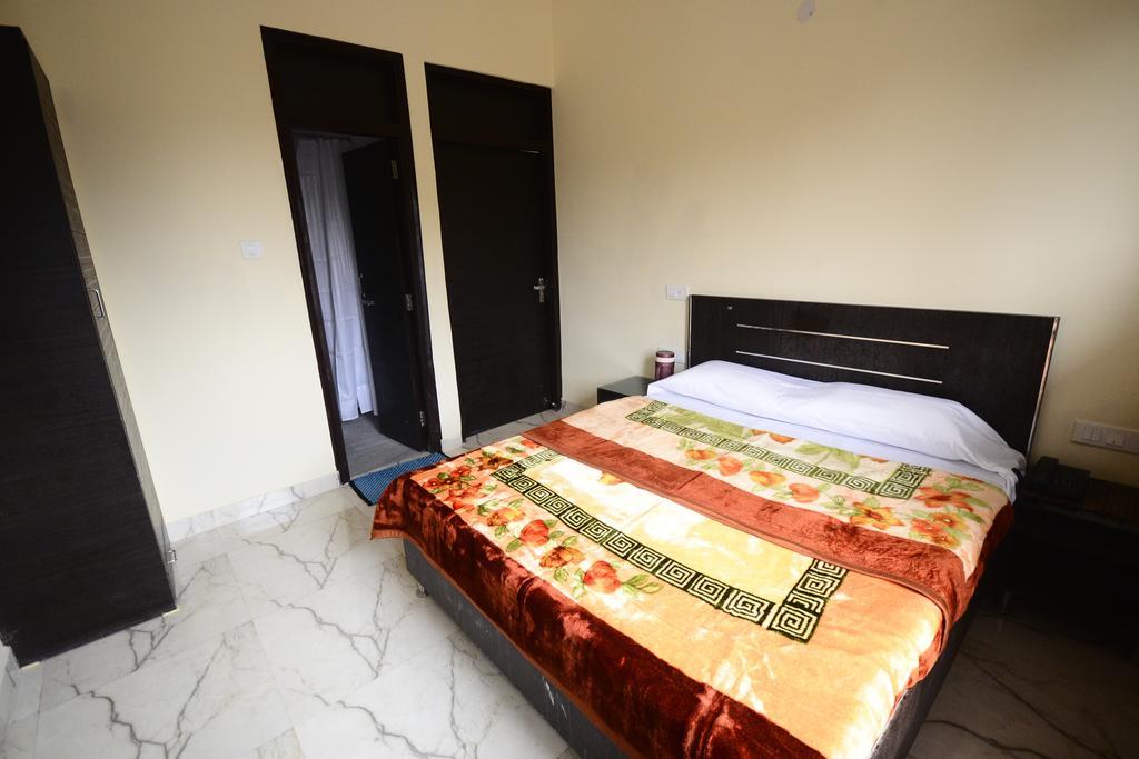 Hotel Mehra Inn Amritsar Esterno foto