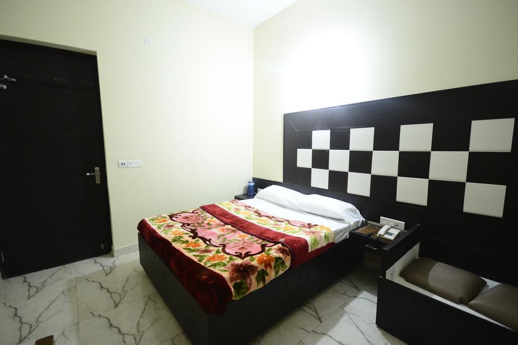Hotel Mehra Inn Amritsar Esterno foto