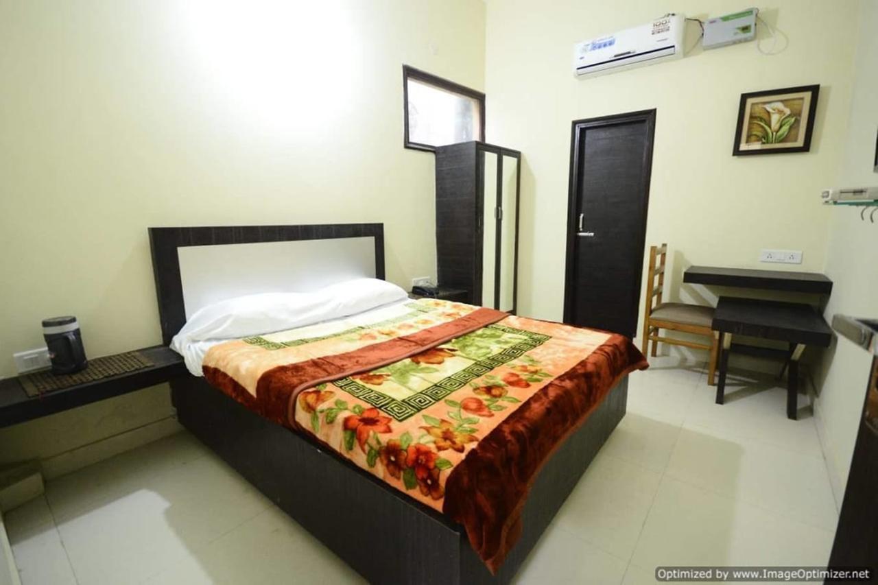 Hotel Mehra Inn Amritsar Esterno foto