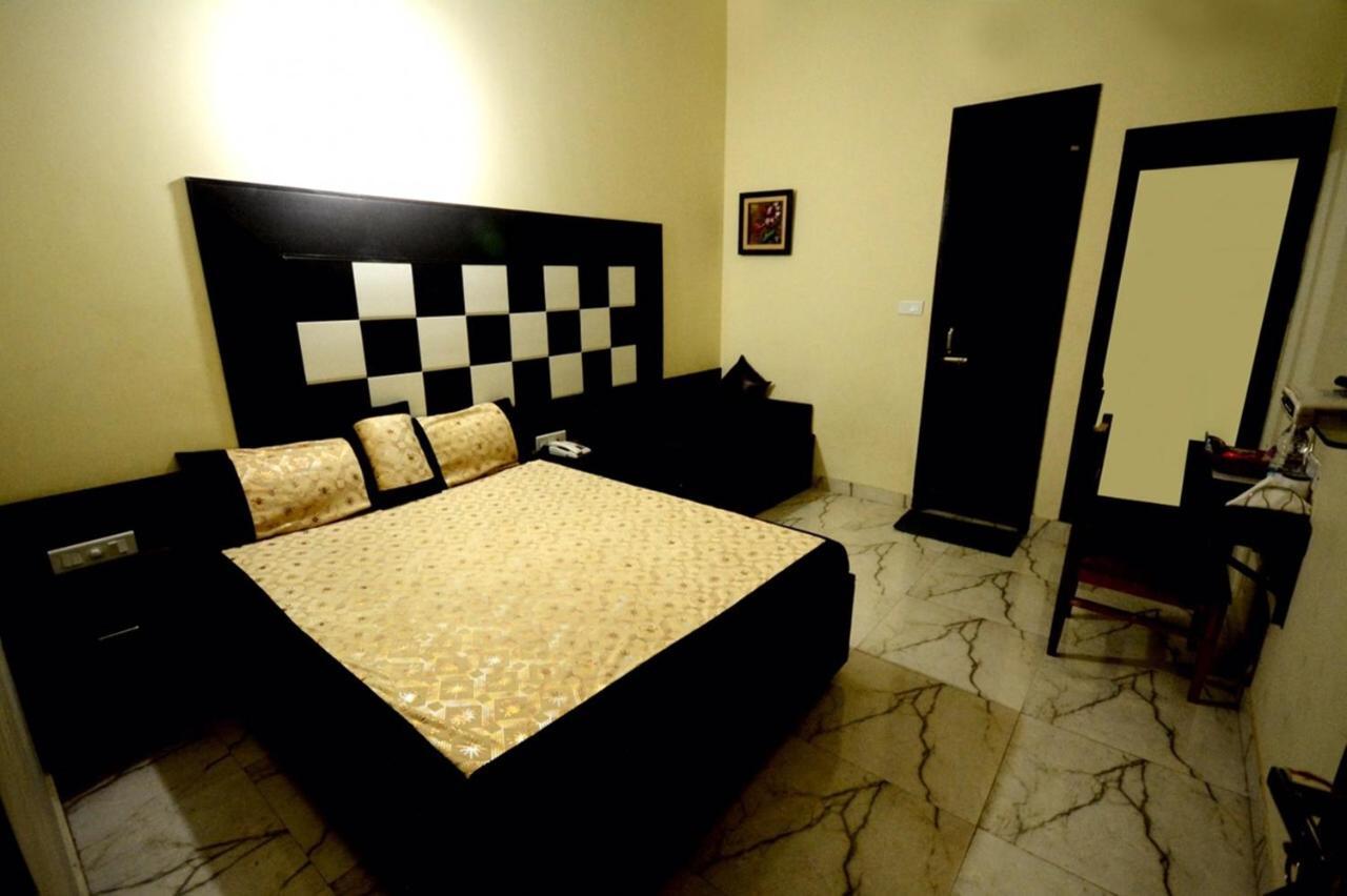 Hotel Mehra Inn Amritsar Esterno foto